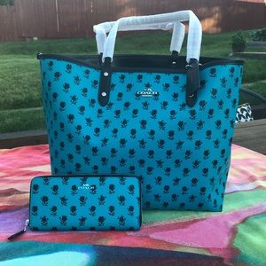 NWT Coach tote & matching wallet